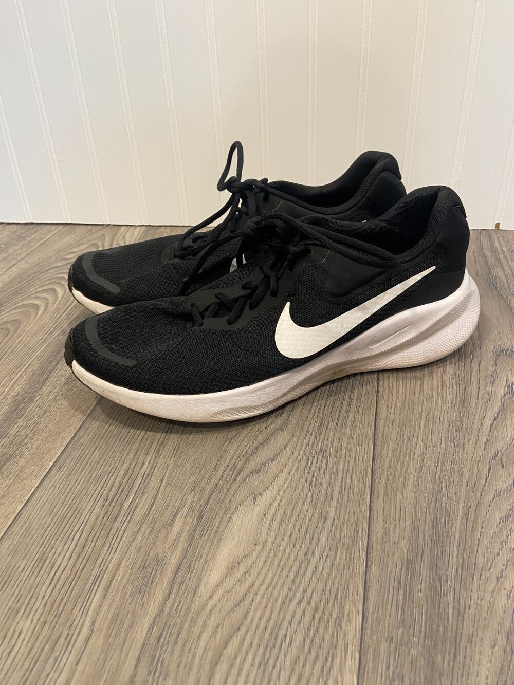 Nike Revolution 7 Men's Black/White Running Shoes Size 11